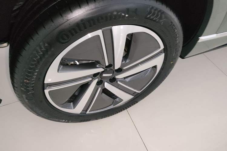 Used Wey Lanshan 2025 Four-Wheel Drive Max Right Rear Wheel Hub