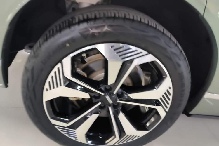 Used Wey Lanshan 2025 Four-Wheel Drive Ultra Right Rear Wheel Hub
