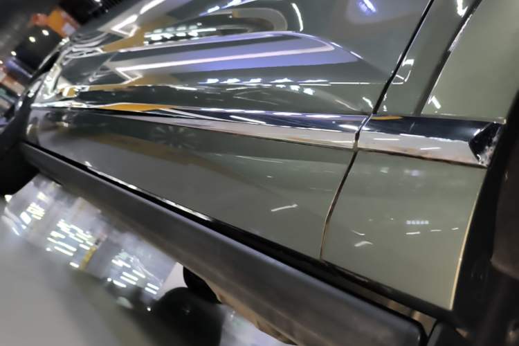 Used Wey Lanshan 2025 Four-Wheel Drive Ultra Right Side Sill