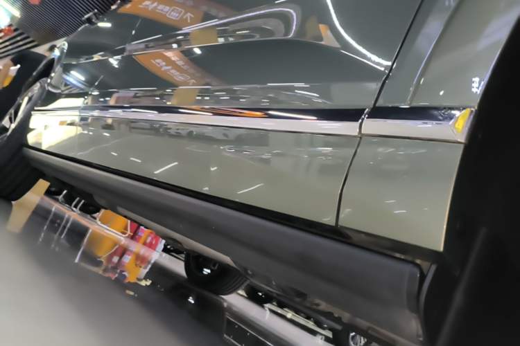 Used Wey Lanshan 2025 Four-Wheel Drive Ultra Right Side Sill