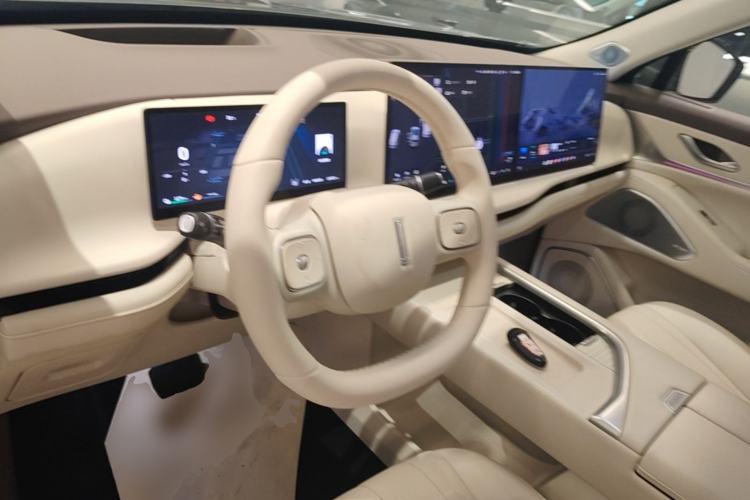 Used Wey Lanshan 2025 Four-Wheel Drive Max Steering Wheel