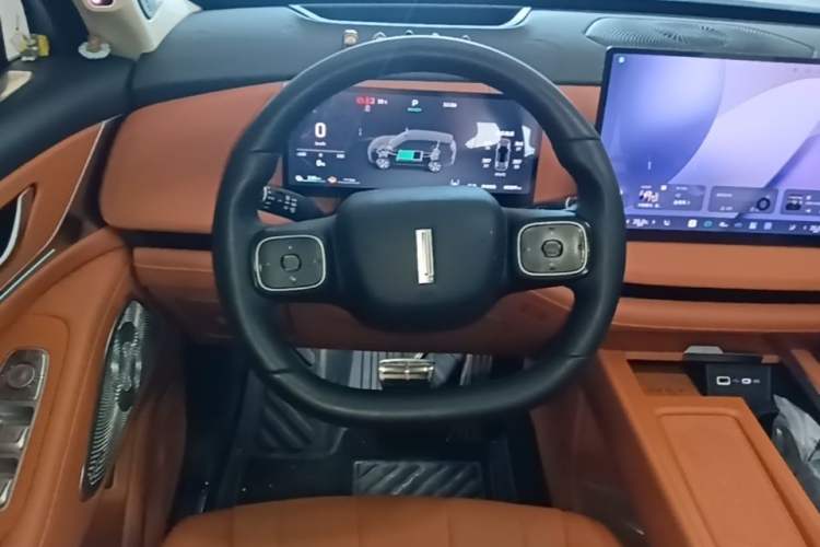 Used Wey Lanshan 2025 Four-Wheel Drive Max Steering Wheel