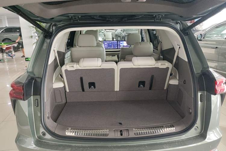 Used Wey Lanshan 2025 Four-Wheel Drive Max Trunk