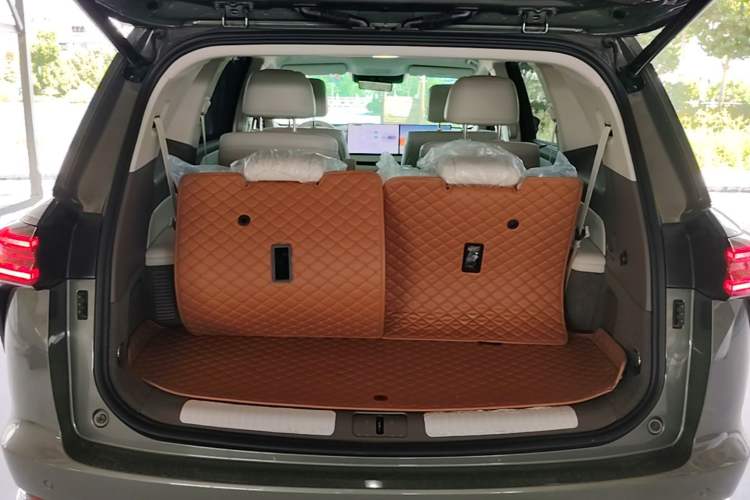Used Wey Lanshan 2025 Four-Wheel Drive Max Trunk