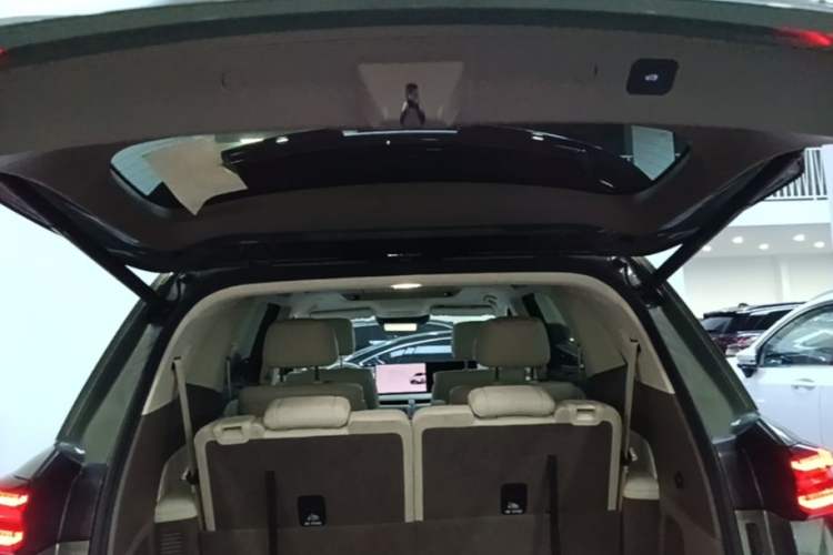Used Wey Lanshan 2025 Four-Wheel Drive Max Trunk