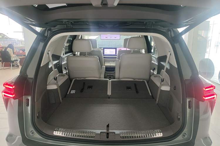Used Wey Lanshan 2025 Four-Wheel Drive Max Trunk