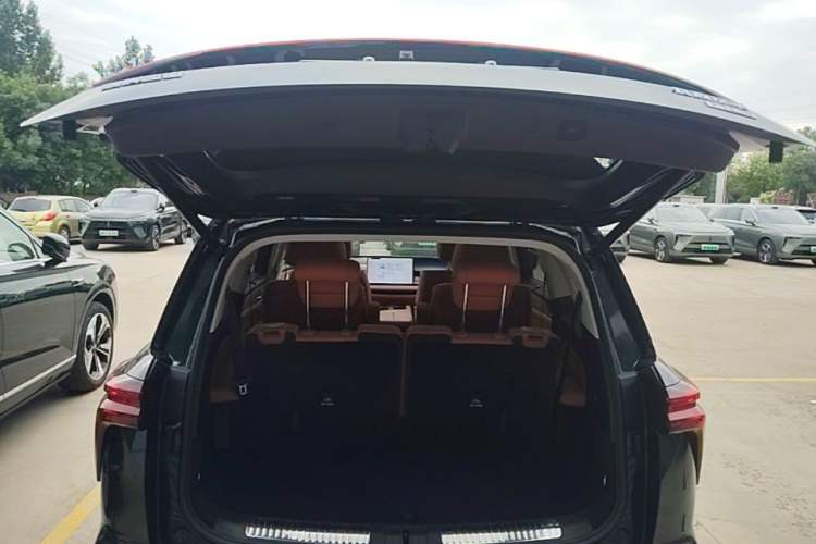 Used Wey Lanshan 2025 Four-Wheel Drive Max Trunk