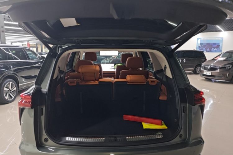 Used Wey Lanshan 2025 Four-Wheel Drive Max Trunk