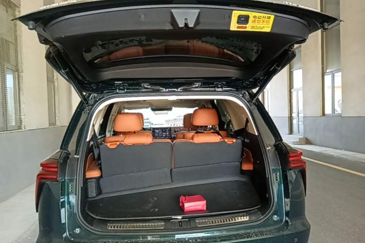 Used Wey Lanshan 2025 Four-Wheel Drive Max Trunk