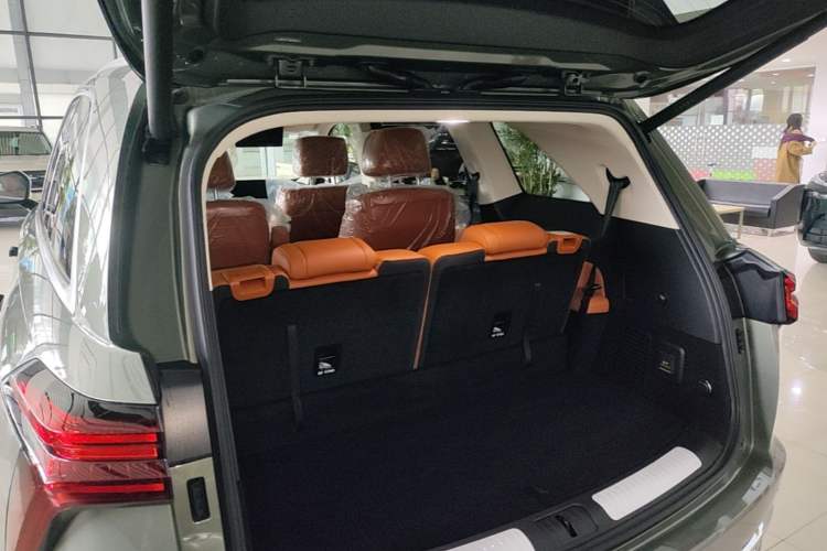 Used Wey Lanshan 2025 Four-Wheel Drive Max Trunk