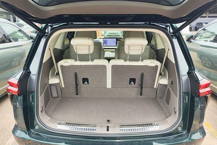 Used Wey Lanshan 2025 Four-Wheel Drive Max Trunk