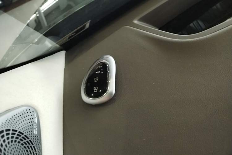 Used Wey Lanshan 2025 Four-Wheel Drive Ultra Vehicle Key