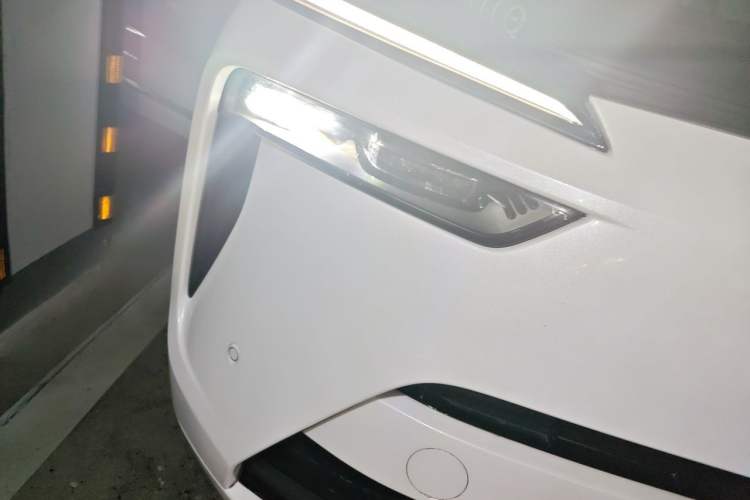 Used Wey Lanshan 2025 Four-Wheel Drive Max Right Front Headlight