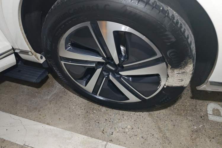 Used Wey Lanshan 2025 Four-Wheel Drive Max Right Front Wheel Hub