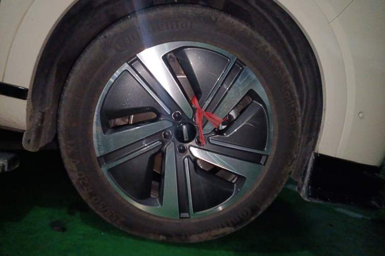 Used Wey Lanshan 2025 Four-Wheel Drive Max Right Front Wheel Hub