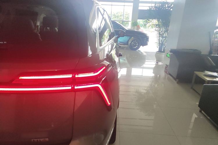 Used Wey Lanshan 2025 Four-Wheel Drive Ultra Right Rear Taillight