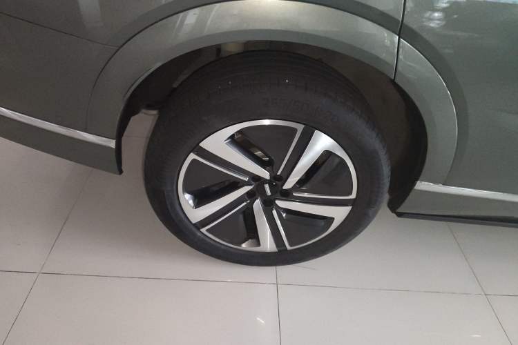 Used Wey Lanshan 2025 Four-Wheel Drive Ultra Right Rear Wheel Hub