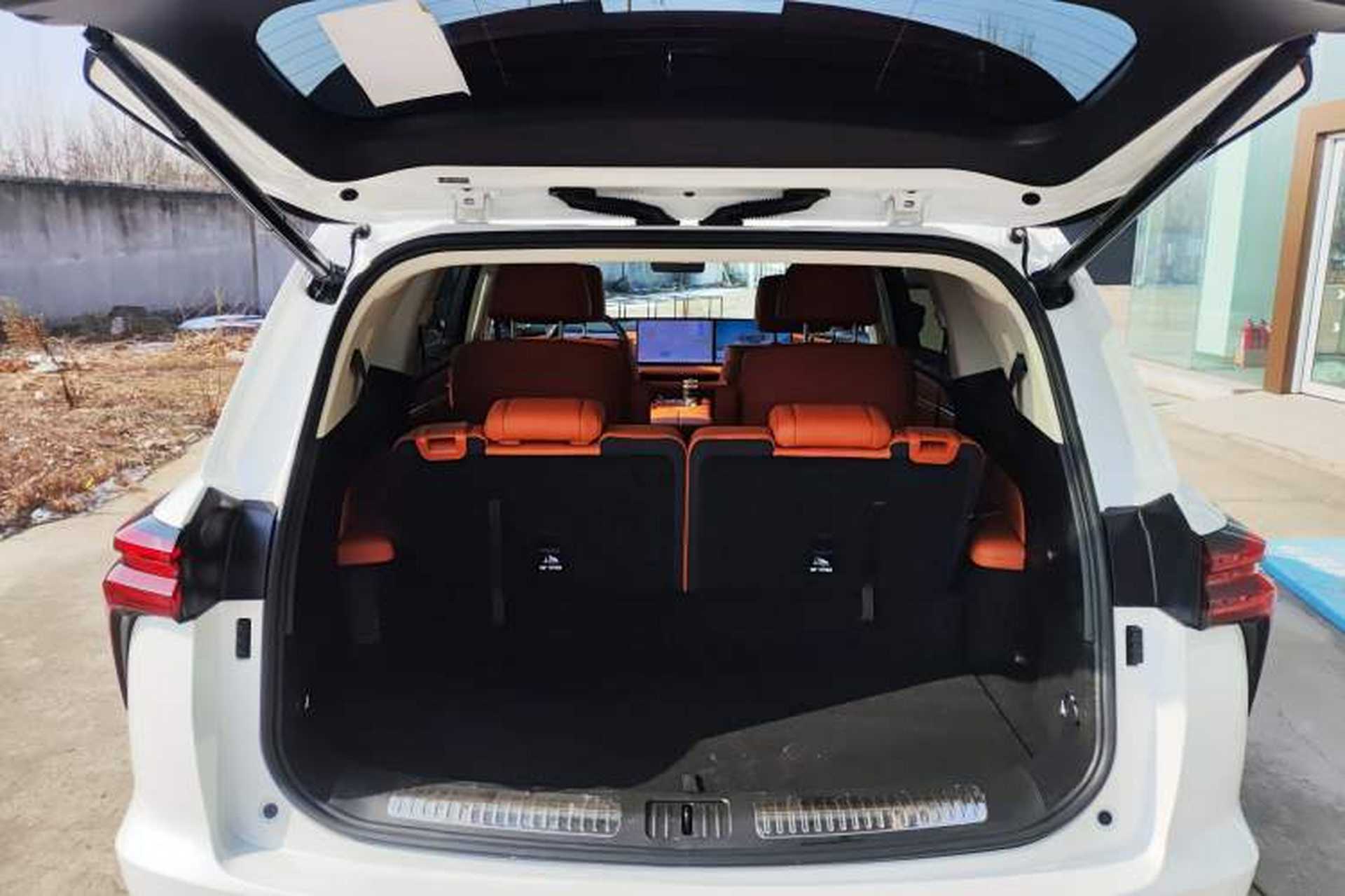 Used Wey Lanshan 2025 Four-Wheel Drive Max Trunk