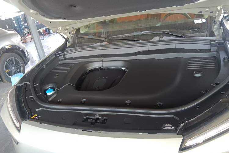 Used Wey Lanshan 2025 Four-Wheel Drive Max Engine Bay