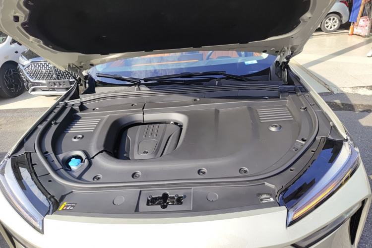 Used Wey Lanshan 2025 Four-Wheel Drive Max Engine Bay
