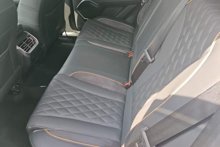 Used Wey Latte DHT 2022 1.5T DHT Extra-Large Cup Left Rear Seat