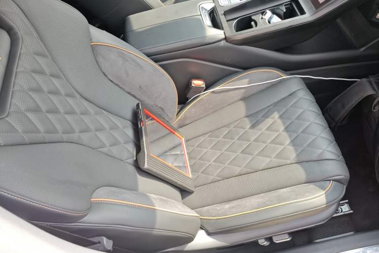 Used Wey Latte DHT 2022 1.5T DHT Extra-Large Cup Right Front Seat