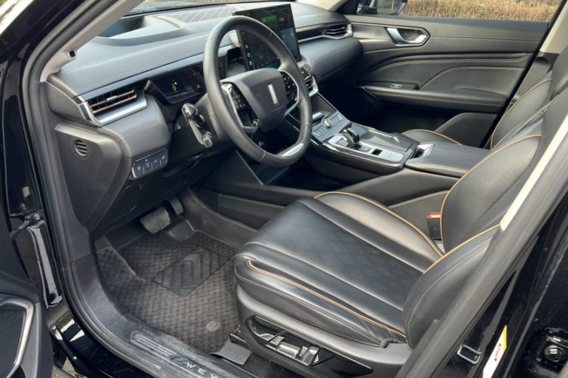 Used Wey Latte DHT 2022 1.5T DHT Big Cup Interior 2