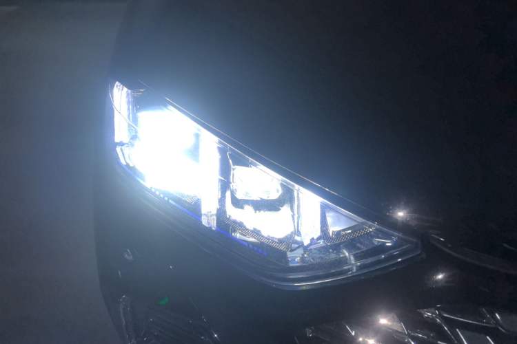Used Wey Latte DHT 2022 1.5T DHT Big Cup Right Front Headlight