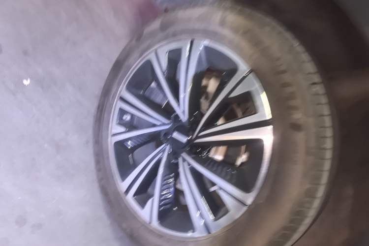 Used Wey Latte DHT 2022 1.5T DHT Big Cup Right Front Wheel Hub