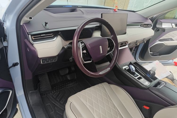 Used Wey Latte DHT 2022 1.5T DHT Extra-Large Cup Center Console