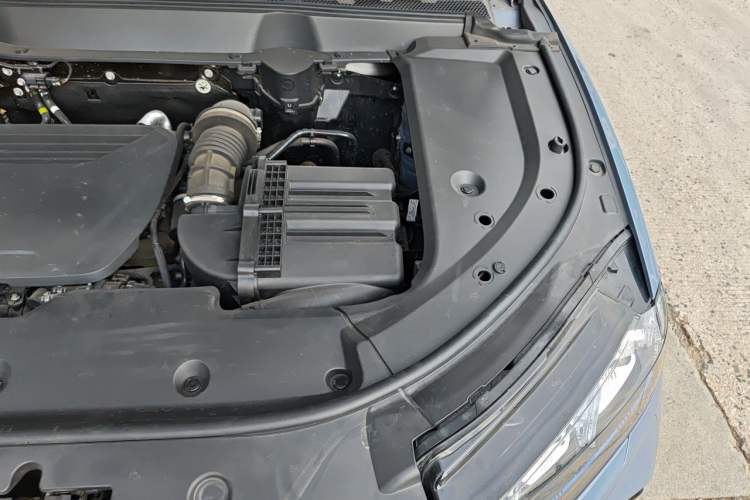 Used Wey Latte DHT 2022 1.5T DHT Extra-Large Cup Engine Bay Left