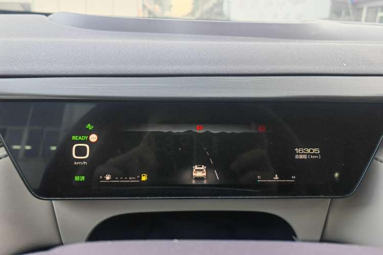 Used Wey Latte DHT 2022 1.5T DHT Big Cup Interior 11