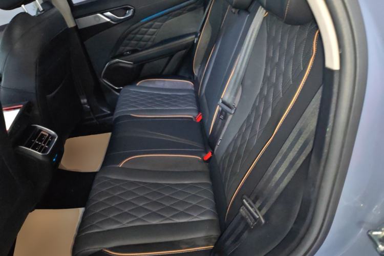 Used Wey Latte DHT 2022 1.5T DHT Extra-Large Cup Interior 4