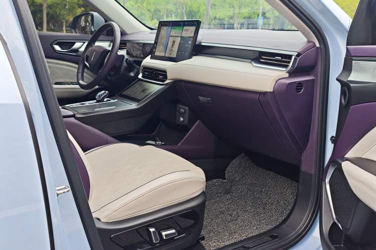 Used Wey Latte DHT 2022 1.5T DHT Big Cup Interior 5