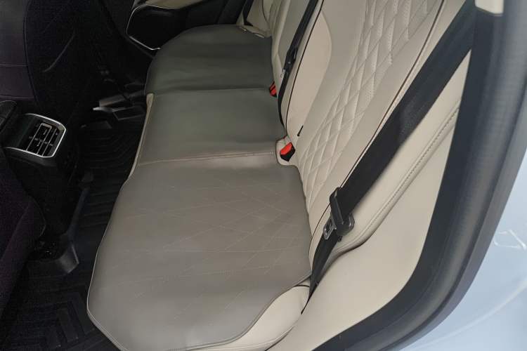Used Wey Latte DHT 2022 1.5T DHT Extra-Large Cup Left Rear Seat