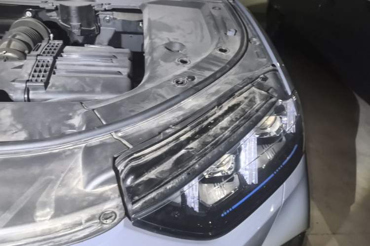 Used Wey Latte DHT 2022 1.5T DHT Extra-Large Cup Engine Bay Left