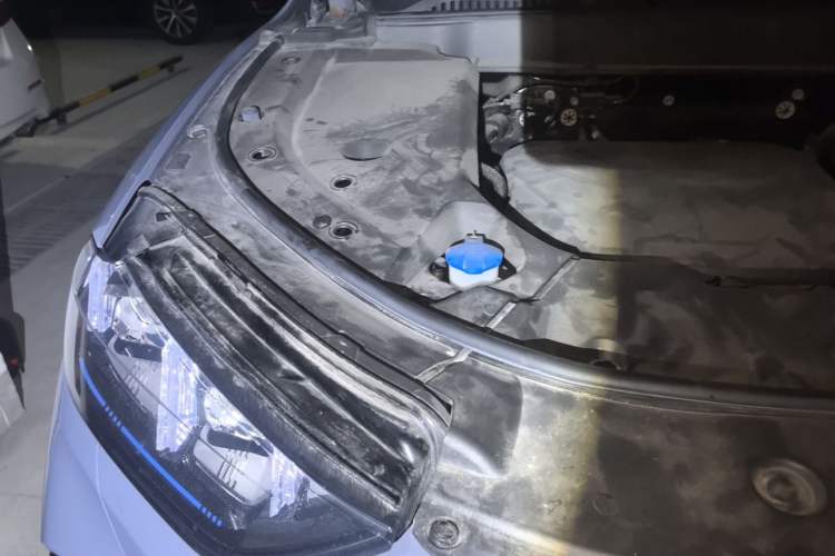 Used Wey Latte DHT 2022 1.5T DHT Extra-Large Cup Engine Bay Right