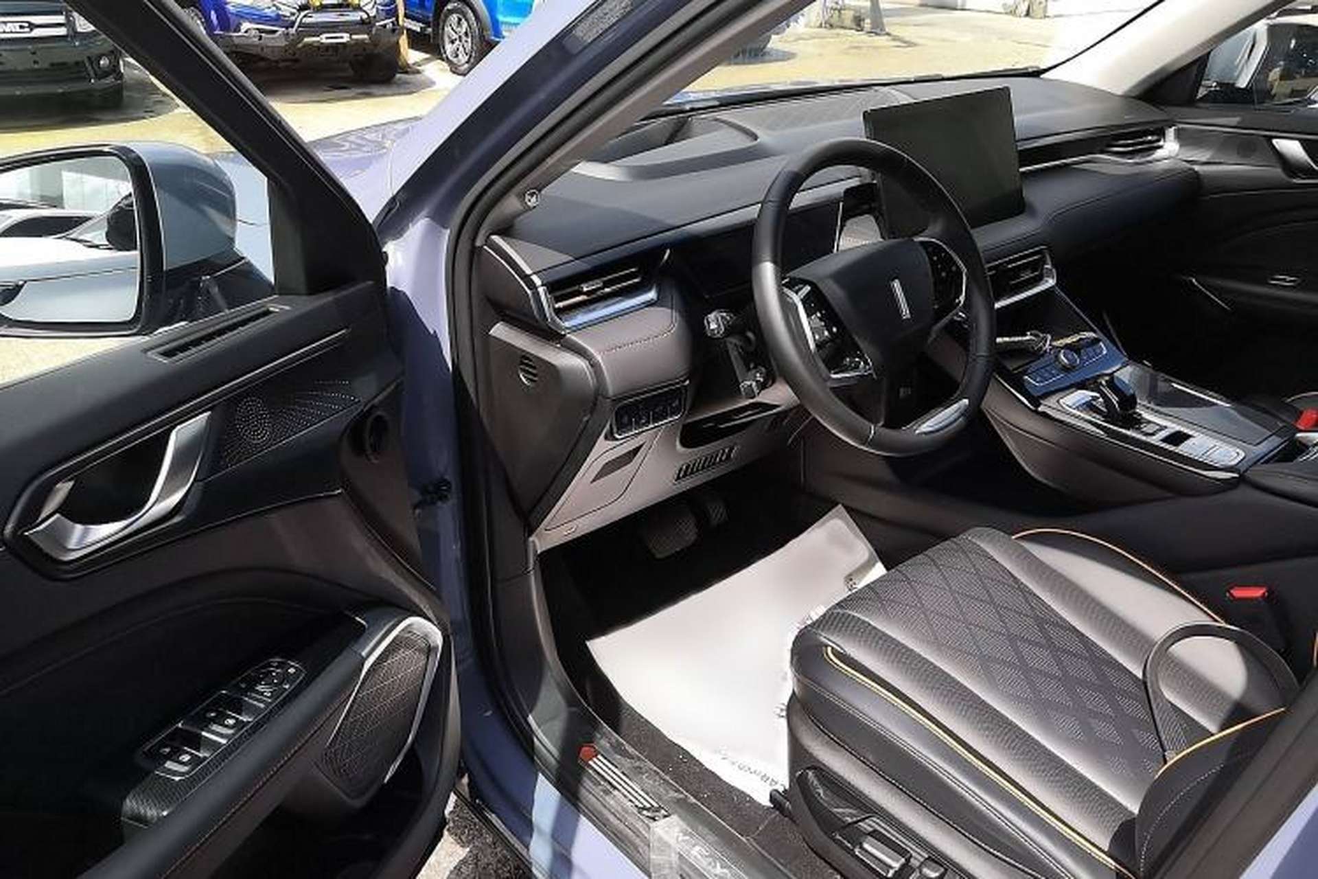 Used Wey Latte DHT 2022 1.5T DHT Big Cup Interior 3