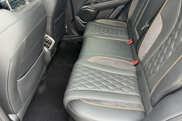 Used Wey Latte DHT 2022 1.5T DHT Extra-Large Cup Interior 3