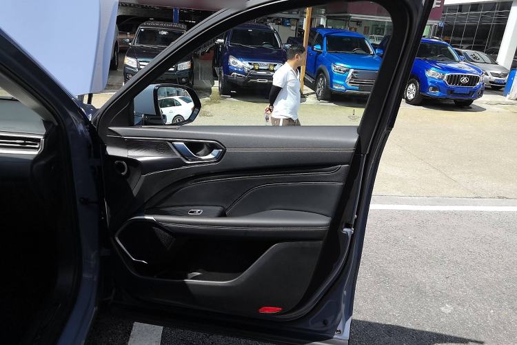 Used Wey Latte DHT 2022 1.5T DHT Big Cup Interior 5