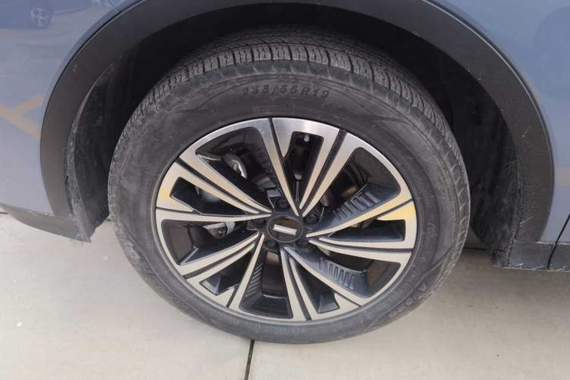Used Wey Latte DHT 2022 1.5T DHT Medium Cup Left Front Wheel Hub