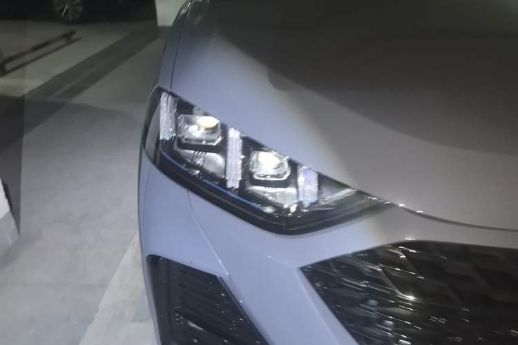 Used Wey Latte DHT 2022 1.5T DHT Extra-Large Cup Right Front Headlight