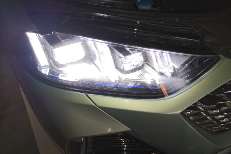Used Wey Latte DHT 2022 1.5T DHT Extra-Large Cup Right Front Headlight