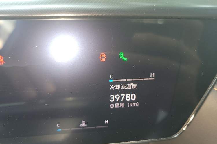 Used Wey Latte DHT 2022 1.5T DHT Big Cup Odometer Close Up