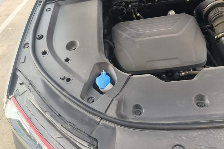 Used Wey Latte DHT 2022 1.5T DHT Extra-Large Cup Engine Bay Right