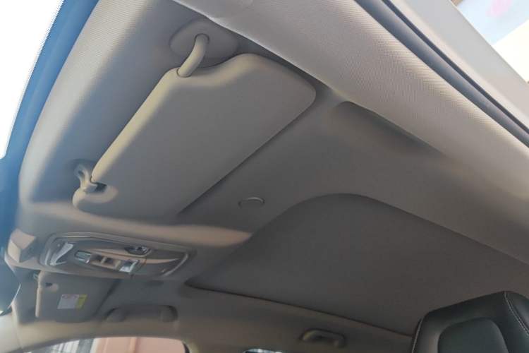 Used Wey Latte DHT 2022 1.5T DHT Extra-Large Cup Headliner