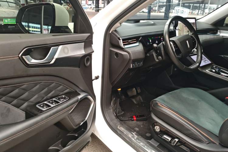 Used Wey Latte DHT 2022 1.5T DHT Extra-Large Cup Interior 3