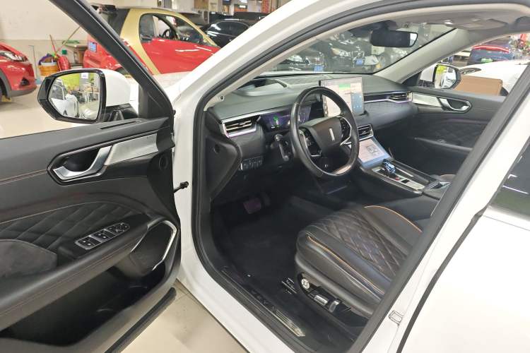 Used Wey Latte DHT 2022 1.5T DHT Extra-Large Cup Interior 3
