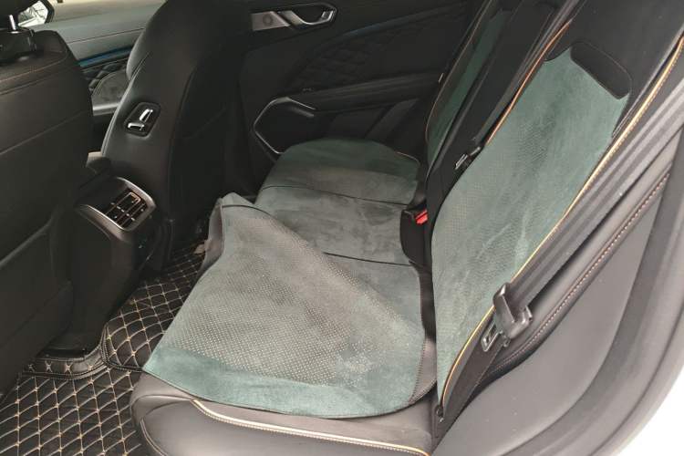 Used Wey Latte DHT 2022 1.5T DHT Extra-Large Cup Interior 4
