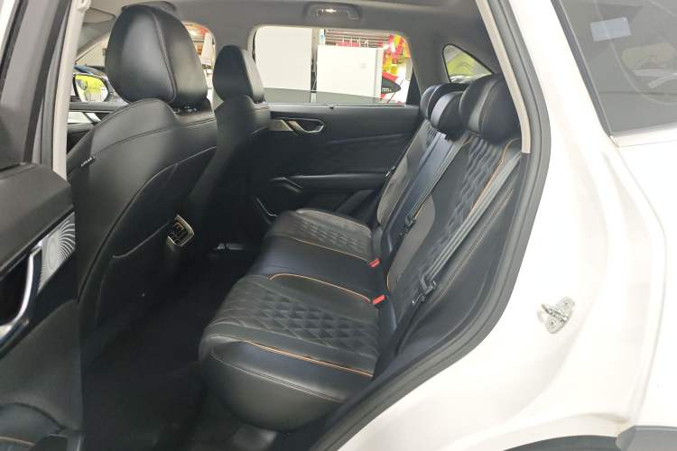 Used Wey Latte DHT 2022 1.5T DHT Extra-Large Cup Interior 4